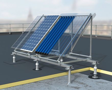 Photovoltaik-Anlage verbunden mit Absturzsicherung